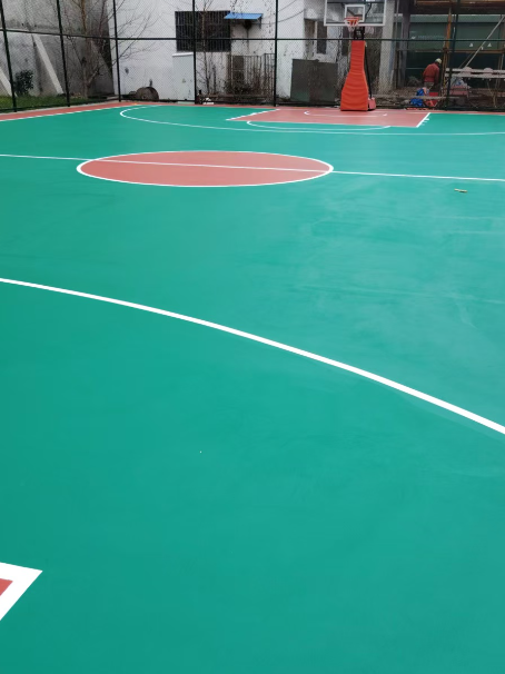 上海 球场长期使用易出现地面开裂